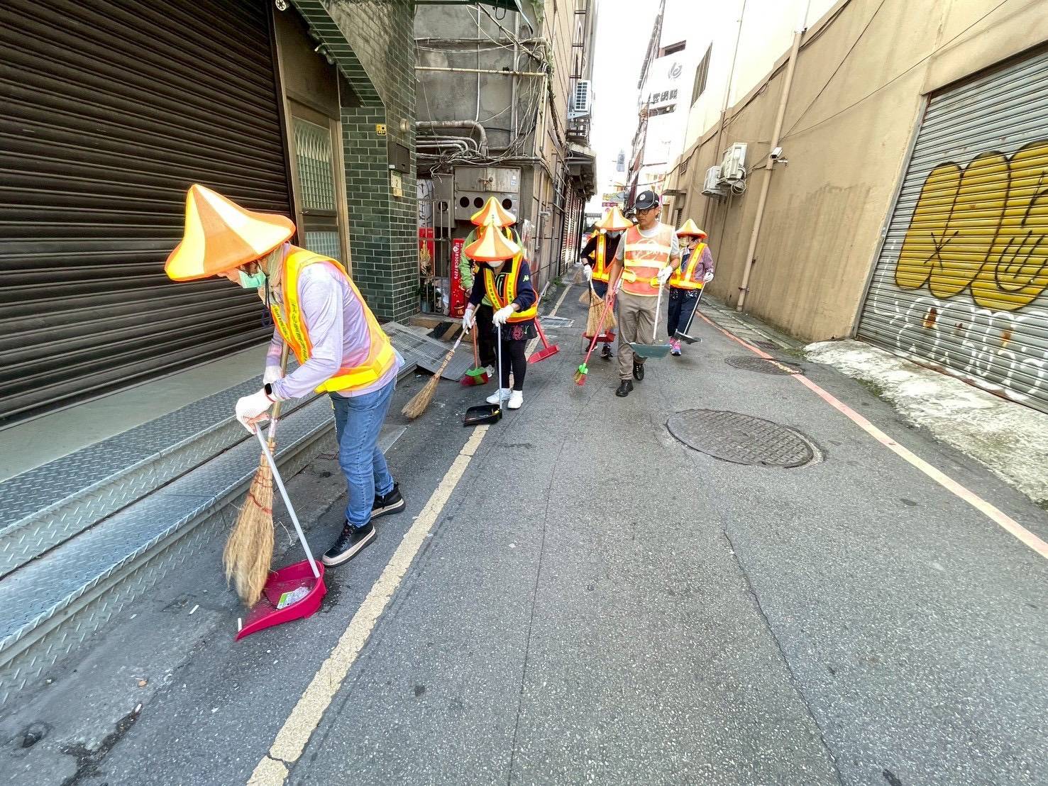 桃園站前商圈齊心淨街　「菸蒂不落地」行動打造乾淨門戶新形象 (3).jpg